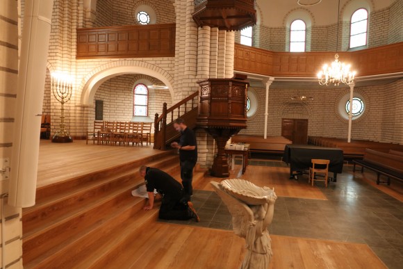 Frederikshavn Kirke. Lyset styres af Lutron